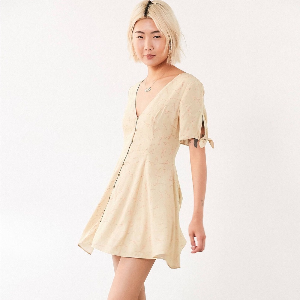 Kimchi Blue Sally Sue Tie-Sleeve  mini dress